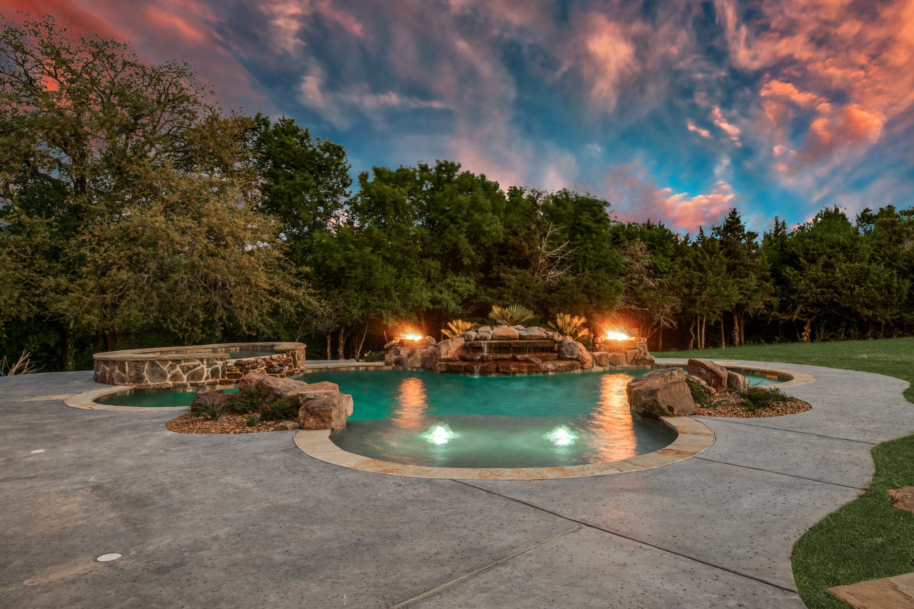 Resort-style backyard pool North Texas — J C Boyd Custom Builders
